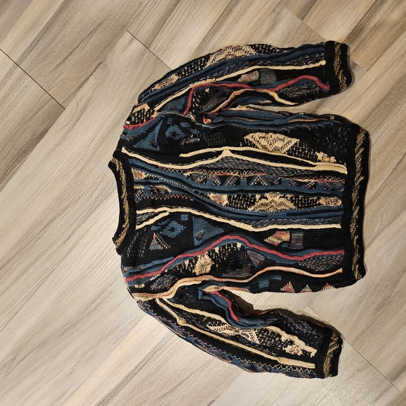 Kids Sweater in almost new condition - Picture 2 of 4